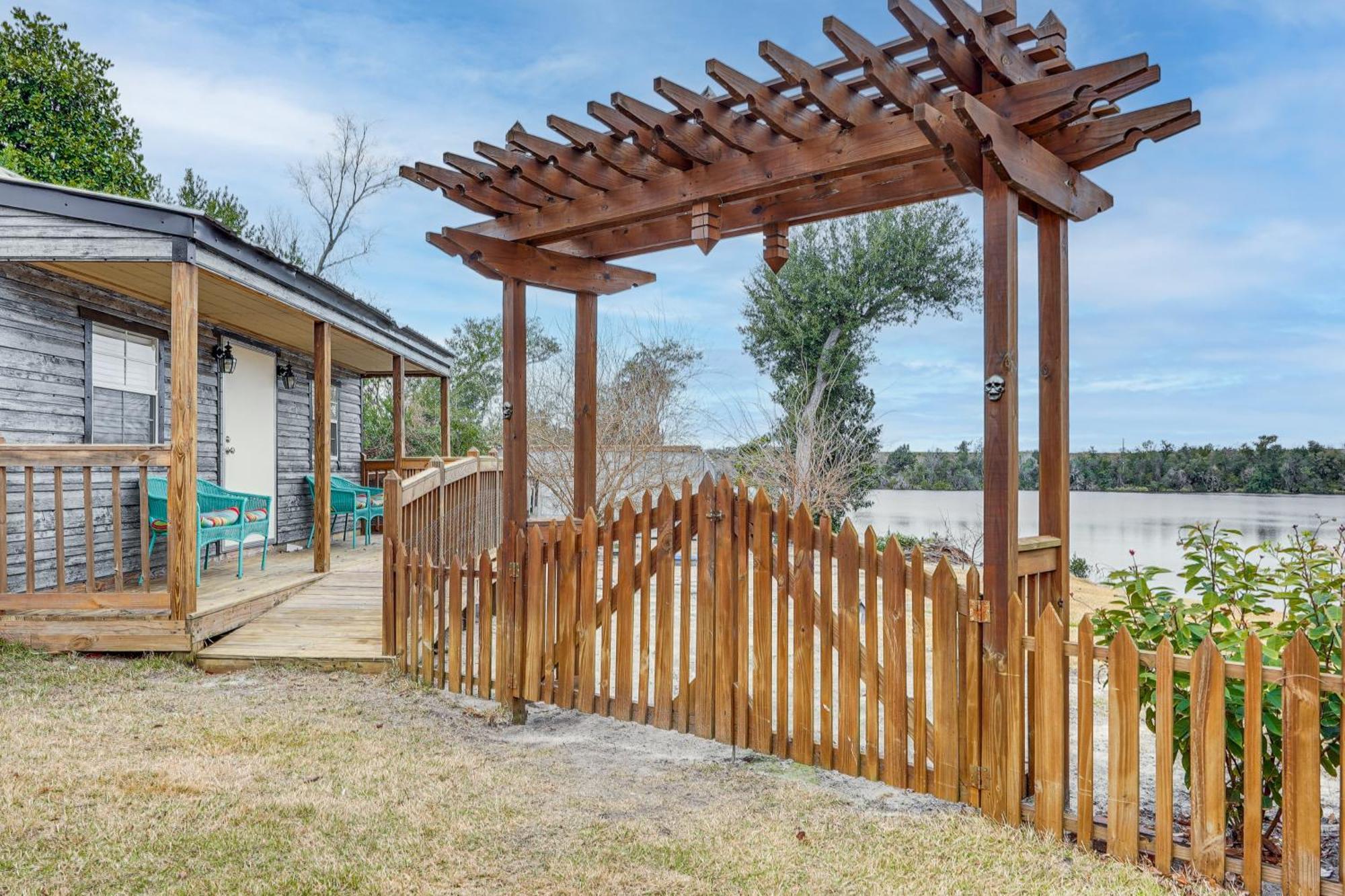 Lakefront Panama City Studio With Hot Tub Access Exterior foto